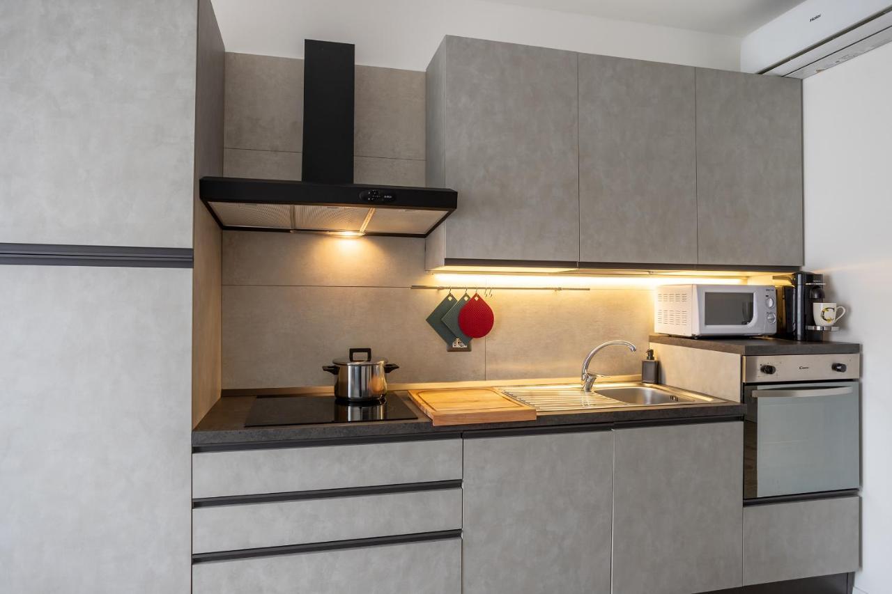 Milano City Apartments - Parking And Comfort - Spacious Apt Up To 8 Pax Exterior photo